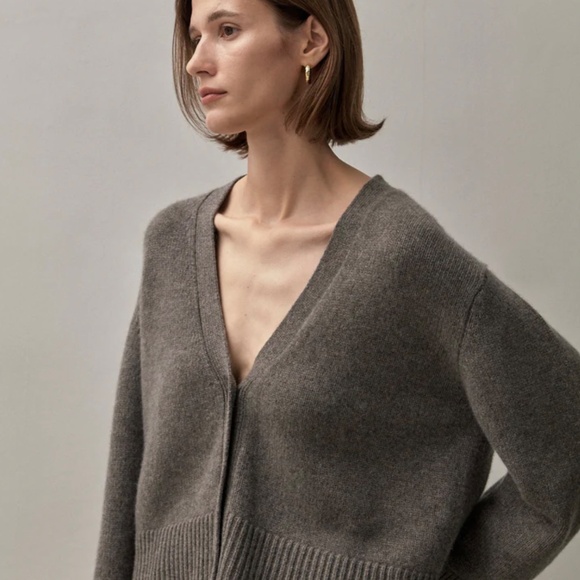 The Curated Classic Cashmere Cardigan in Otter Size S NWT - Picture 2 of 9